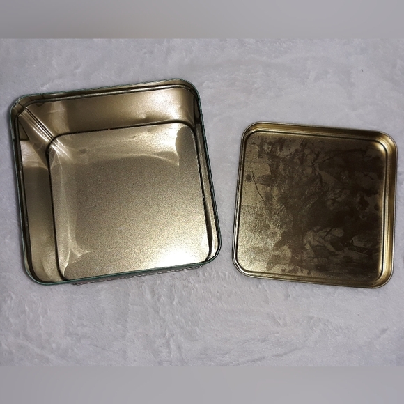 Vintage Small Potpourri Press Dog Puppy Christmas Box Tin signed WIM - Picture 4 of 4